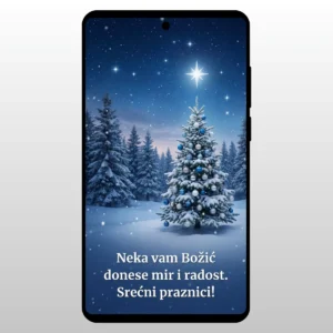 Okicena jelka napolju u snegu