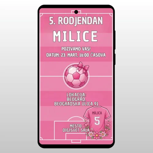 Fudbalska lopta na roze terenu